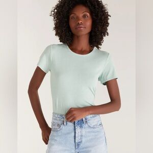 🌈 4 FOR $20 papaya light green top small